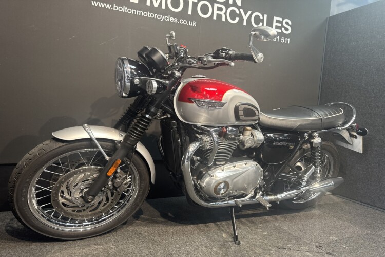 TRIUMPH BONNEVILLE T120