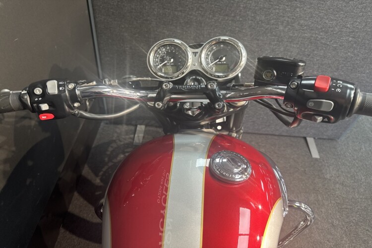 TRIUMPH BONNEVILLE T120