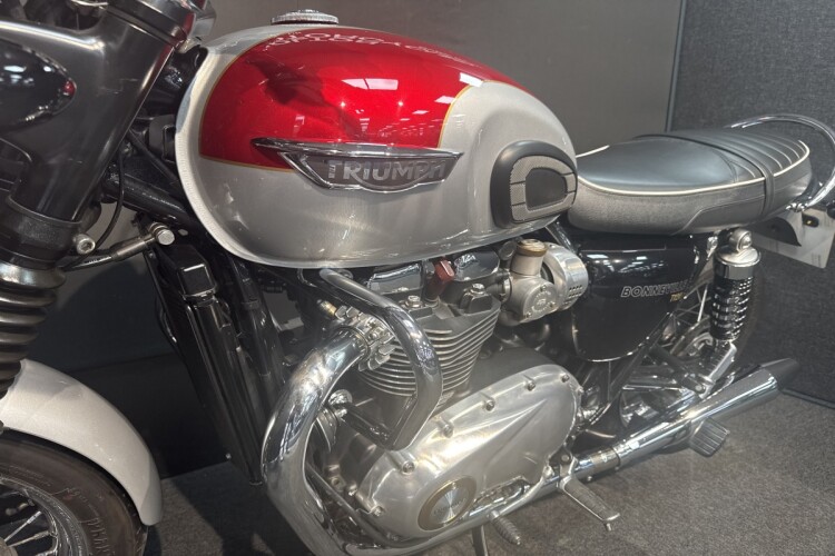 TRIUMPH BONNEVILLE T120