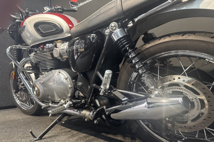 TRIUMPH BONNEVILLE T120
