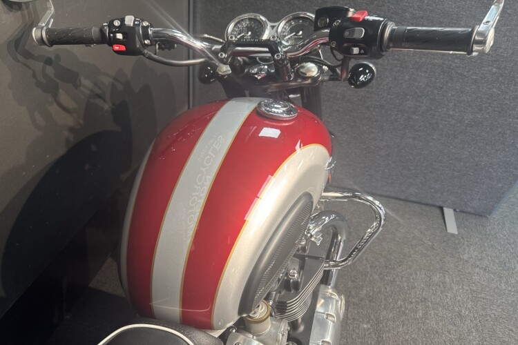 TRIUMPH BONNEVILLE T120