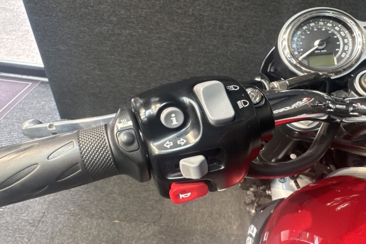 TRIUMPH BONNEVILLE T120