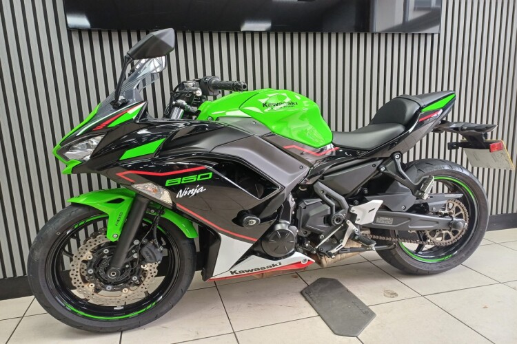 KAWASAKI NINJA 650