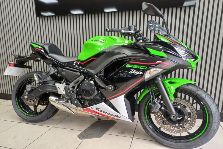 KAWASAKI NINJA 650