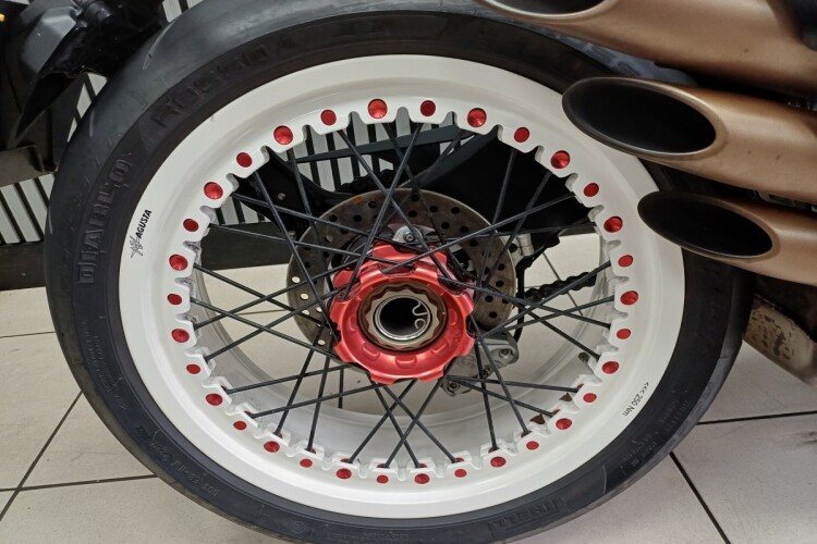 MV AGUSTA BRUTALE 800