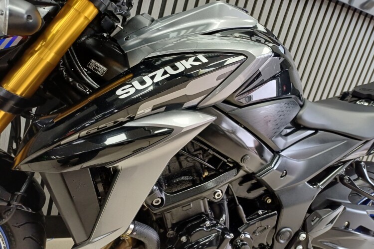 SUZUKI GSX-S750