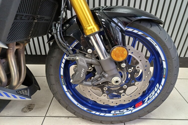 SUZUKI GSX-S750