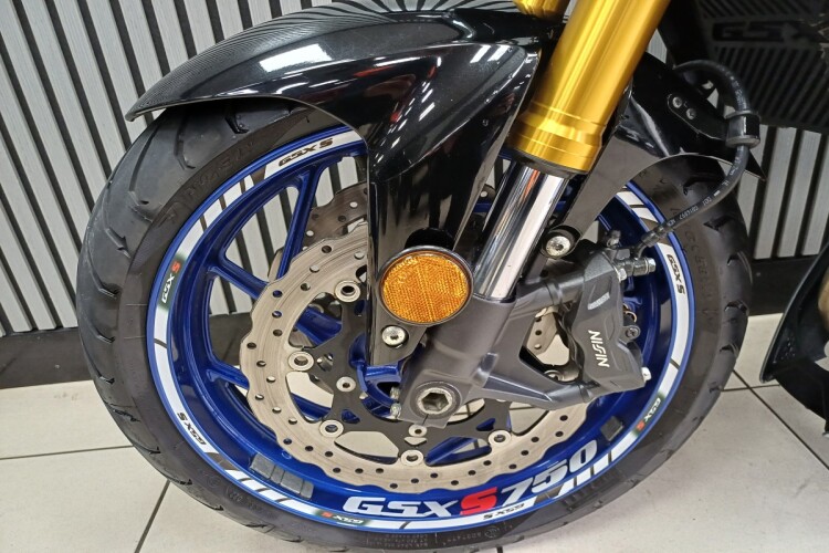 SUZUKI GSX-S750