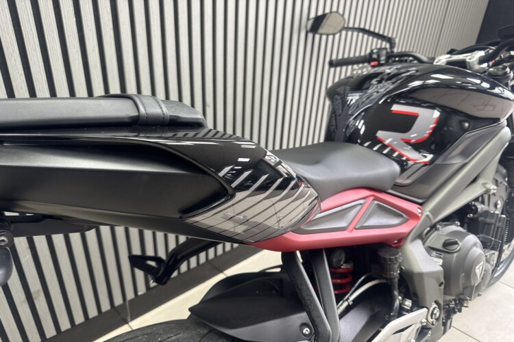 TRIUMPH STREET TRIPLE 765