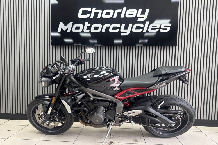 TRIUMPH STREET TRIPLE 765