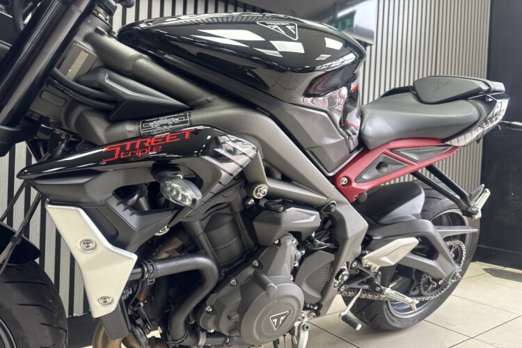 TRIUMPH STREET TRIPLE 765