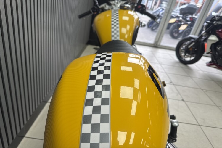 TRIUMPH THRUXTON 865