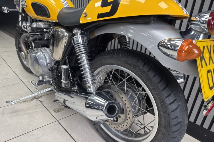 TRIUMPH THRUXTON 865