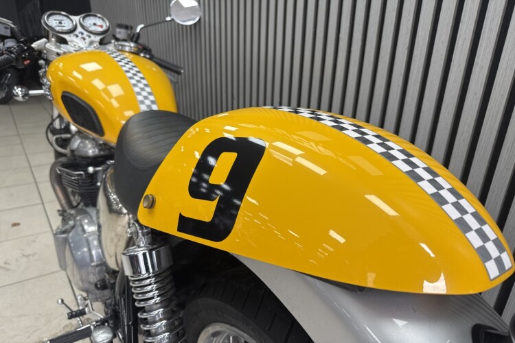 TRIUMPH THRUXTON 865