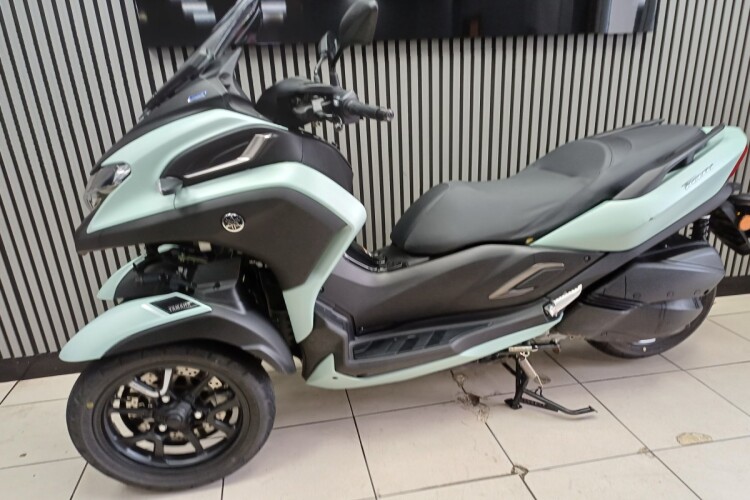 YAMAHA TRICITY 300