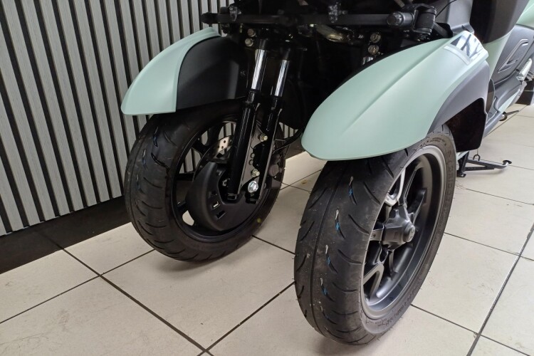 YAMAHA TRICITY 300