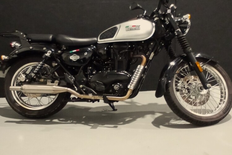 BENELLI IMPERIALE 400 E5