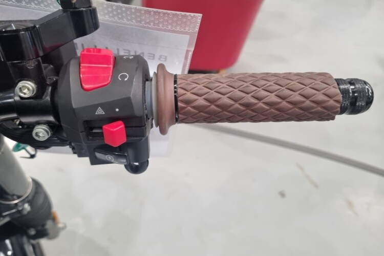 BENELLI IMPERIALE 400 E5