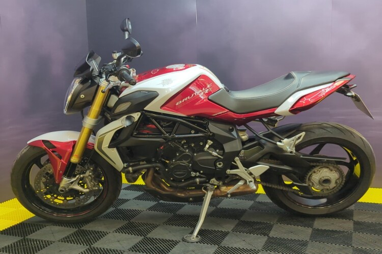 MV AGUSTA BRUTALE 800