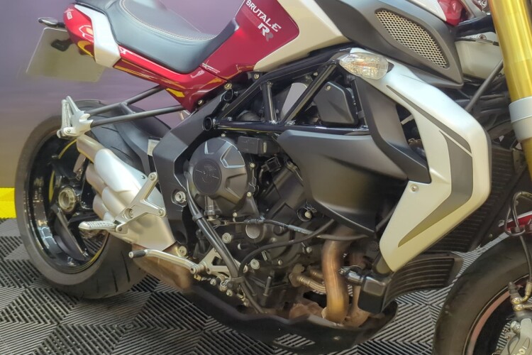 MV AGUSTA BRUTALE 800