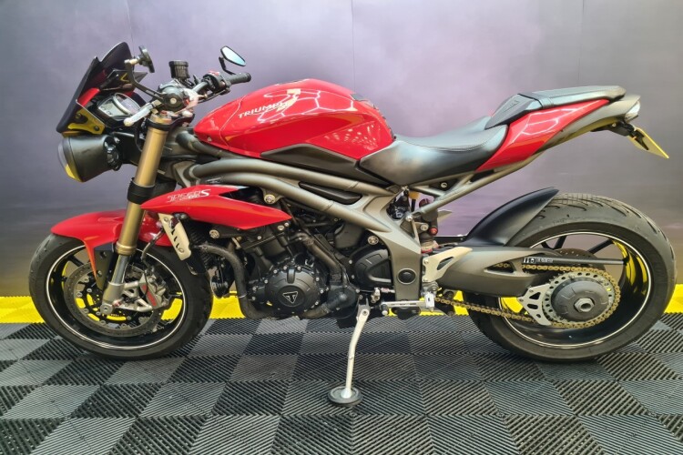 TRIUMPH SPEED TRIPLE 1050