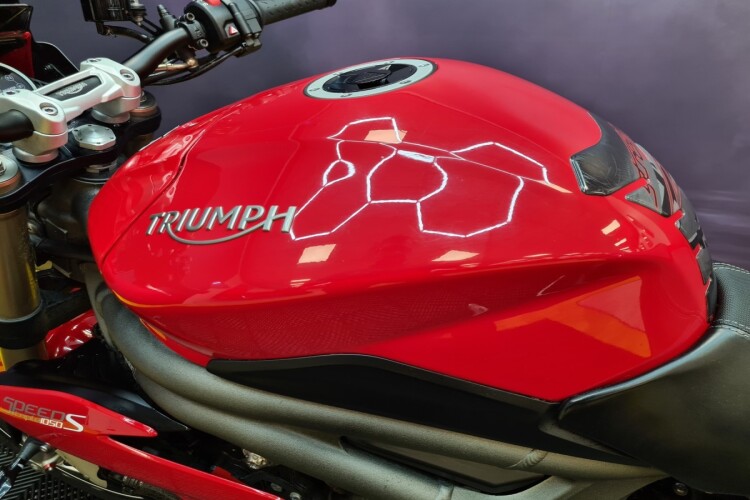 TRIUMPH SPEED TRIPLE 1050