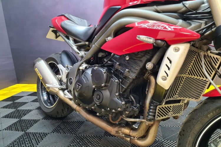 TRIUMPH SPEED TRIPLE 1050