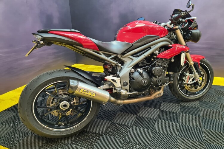 TRIUMPH SPEED TRIPLE 1050