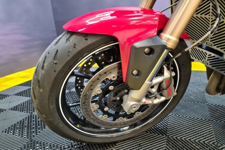 TRIUMPH SPEED TRIPLE 1050