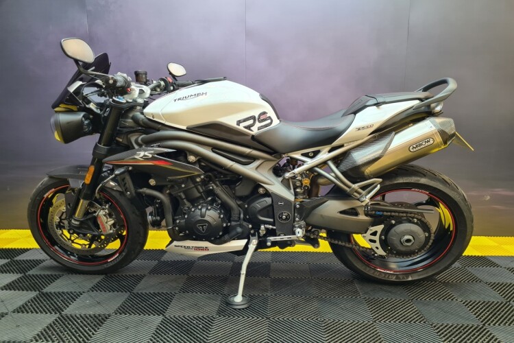TRIUMPH SPEED TRIPLE 1050