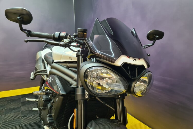 TRIUMPH SPEED TRIPLE 1050