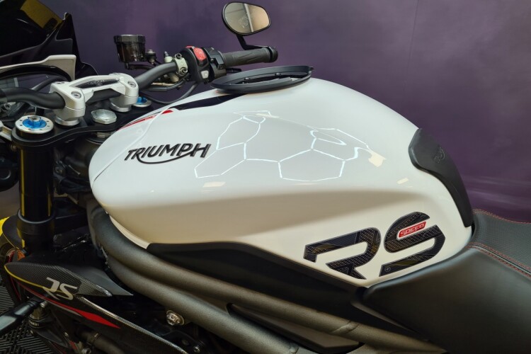 TRIUMPH SPEED TRIPLE 1050