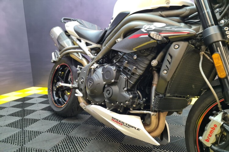 TRIUMPH SPEED TRIPLE 1050