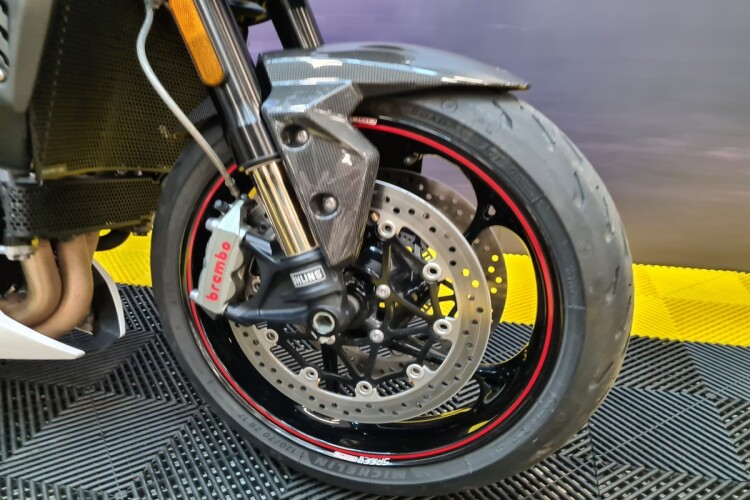 TRIUMPH SPEED TRIPLE 1050