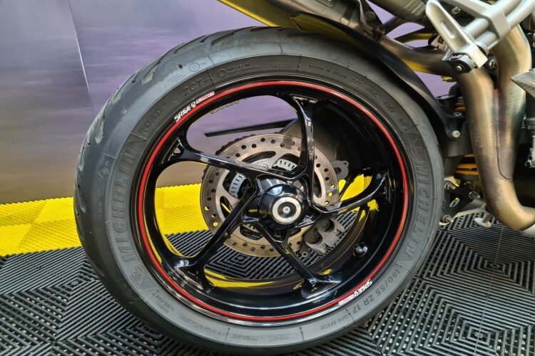 TRIUMPH SPEED TRIPLE 1050