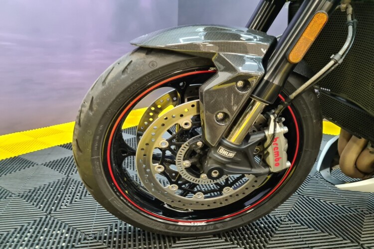 TRIUMPH SPEED TRIPLE 1050