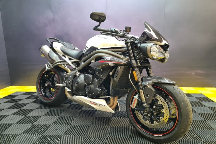 TRIUMPH SPEED TRIPLE 1050