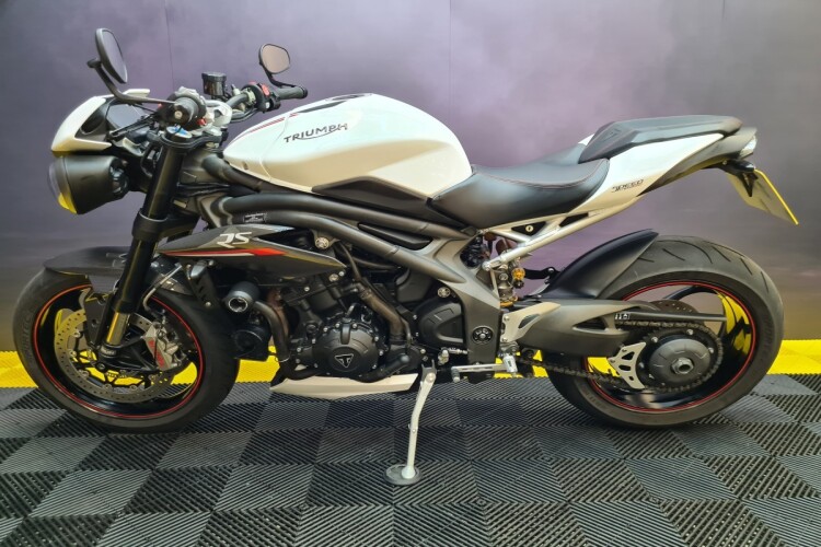 TRIUMPH SPEED TRIPLE 1050