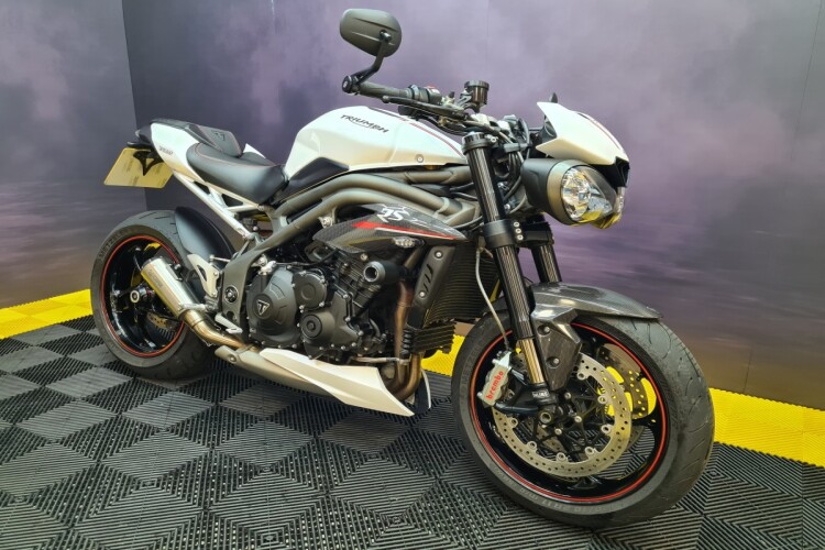 TRIUMPH SPEED TRIPLE 1050