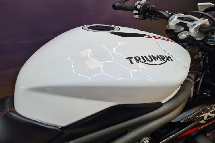 TRIUMPH SPEED TRIPLE 1050