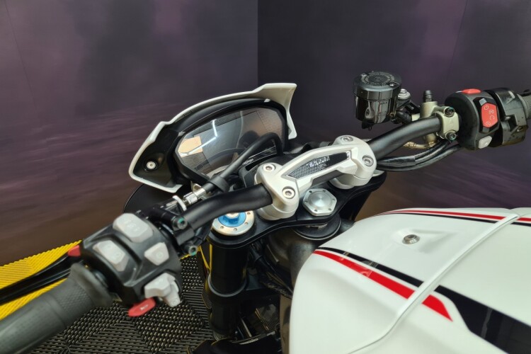 TRIUMPH SPEED TRIPLE 1050