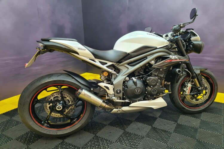 TRIUMPH SPEED TRIPLE 1050