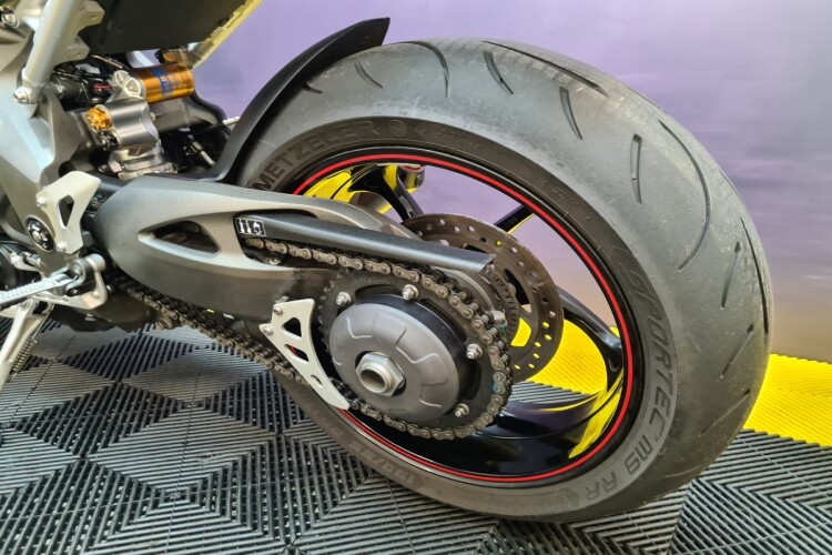 TRIUMPH SPEED TRIPLE 1050