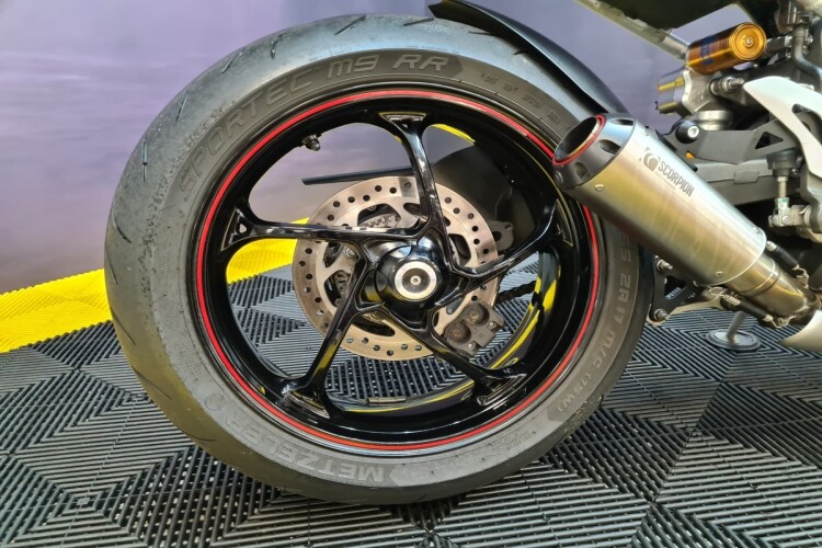 TRIUMPH SPEED TRIPLE 1050