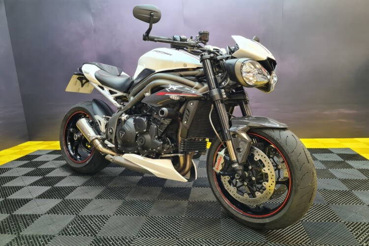 TRIUMPH SPEED TRIPLE 1050