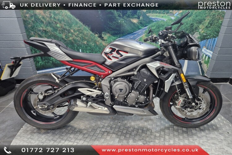 TRIUMPH STREET TRIPLE 765