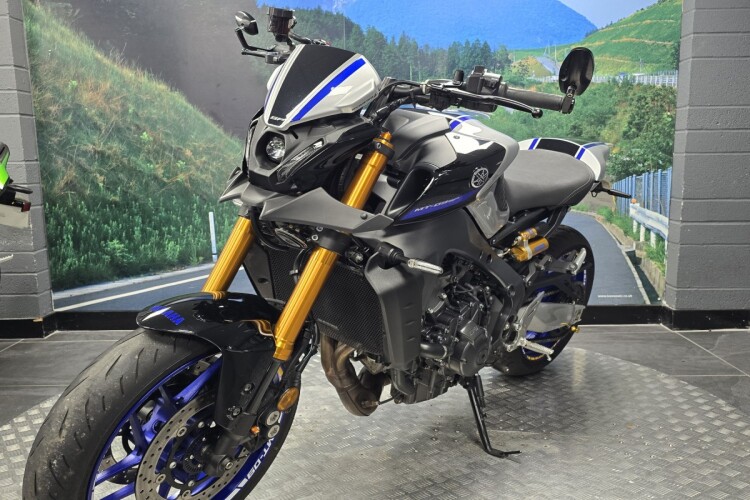 YAMAHA MT-09