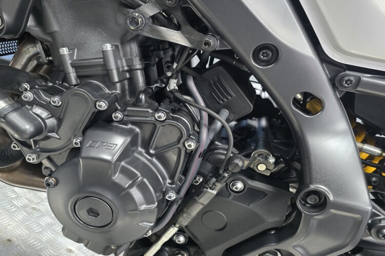 YAMAHA MT-09