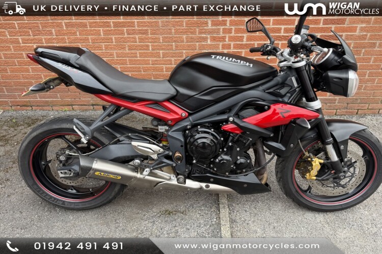 TRIUMPH STREET TRIPLE 675