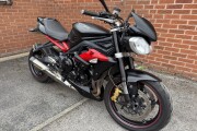 TRIUMPH STREET TRIPLE 675
